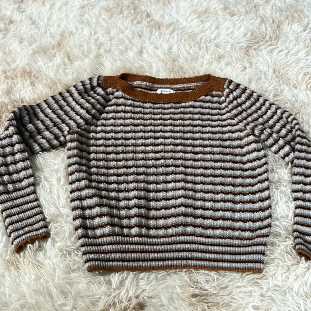 Nine West size Small 70’s inspired sweater - Picture 2 of 6